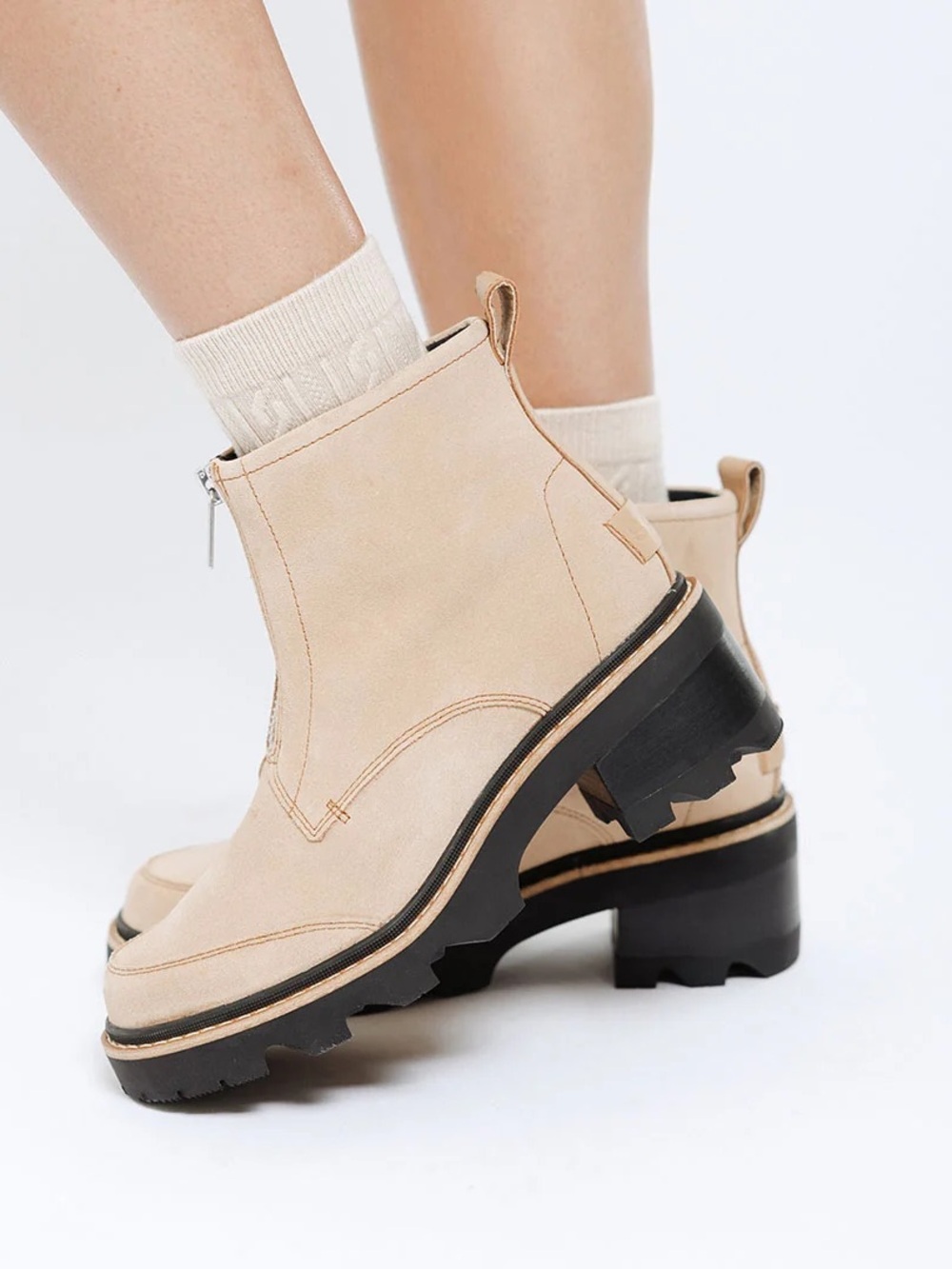 Sorel Joan Now Zip Suede Lug Sole Ankle Boots Velvet Tan Women’s 10 Winter Boots